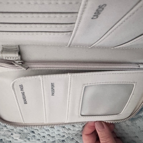 Stylish & Functional Travel Wallet / Wristlet - Picture 8 of 10